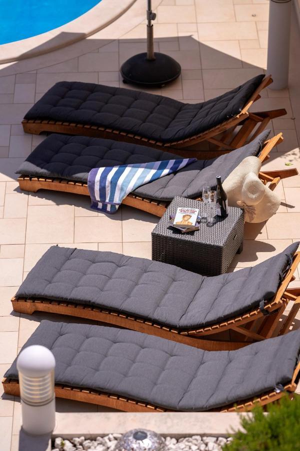 בול Hektorovic Poolside Apartments מראה חיצוני תמונה