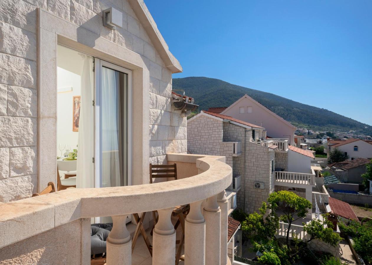 בול Hektorovic Poolside Apartments מראה חיצוני תמונה