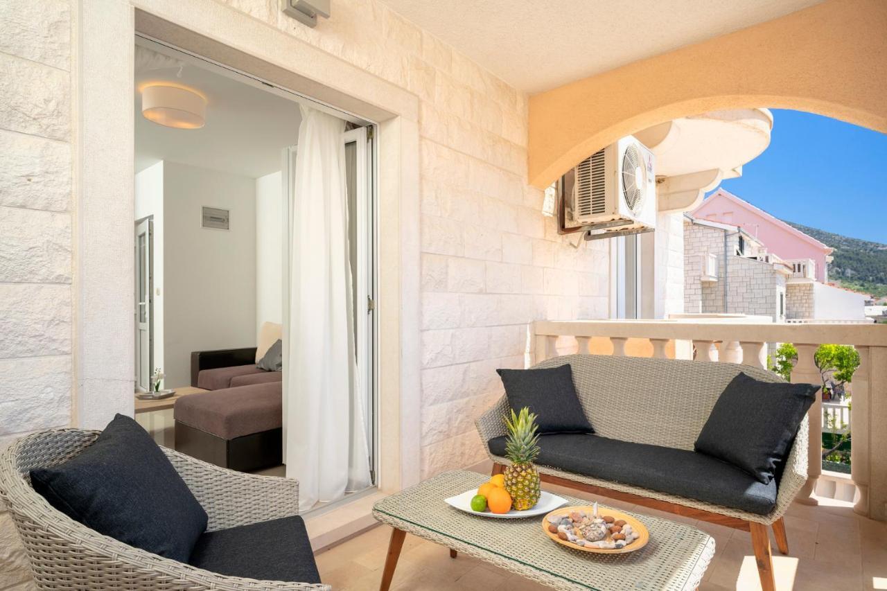 בול Hektorovic Poolside Apartments מראה חיצוני תמונה