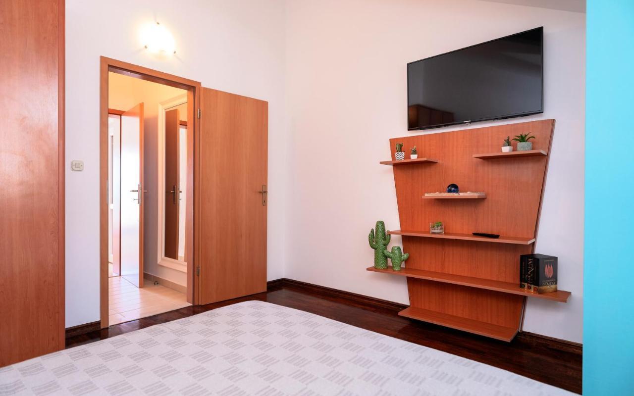 בול Hektorovic Poolside Apartments מראה חיצוני תמונה