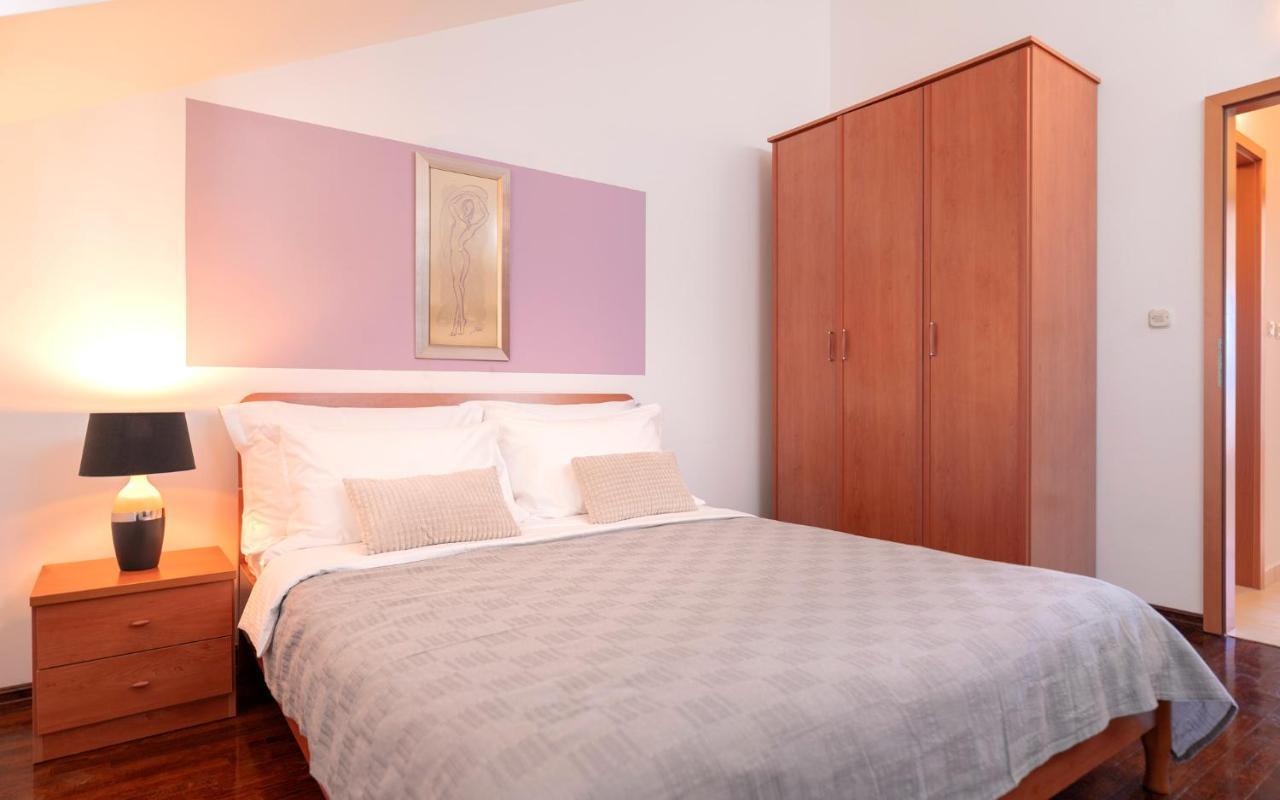 בול Hektorovic Poolside Apartments מראה חיצוני תמונה