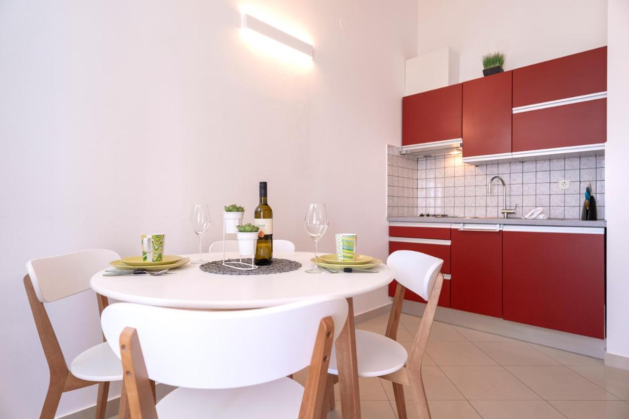בול Hektorovic Poolside Apartments מראה חיצוני תמונה