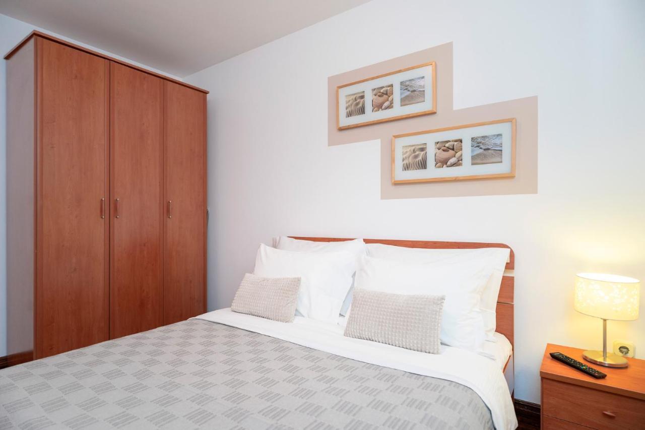 בול Hektorovic Poolside Apartments מראה חיצוני תמונה