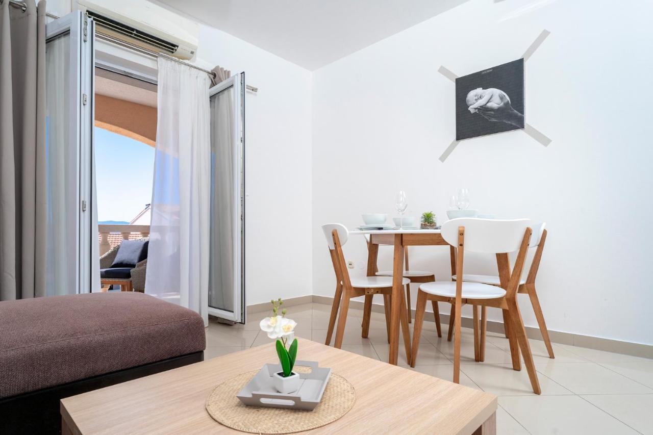 בול Hektorovic Poolside Apartments מראה חיצוני תמונה