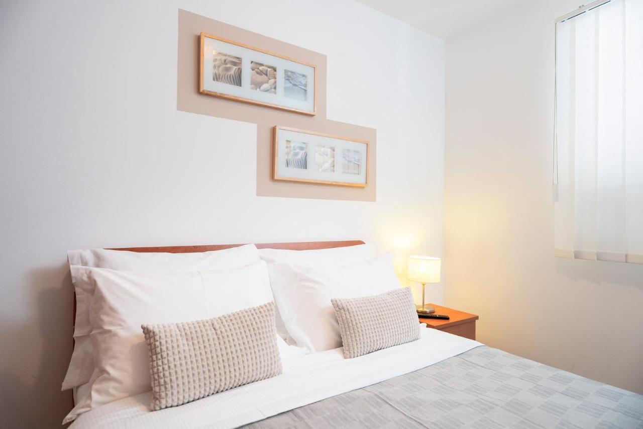 בול Hektorovic Poolside Apartments מראה חיצוני תמונה