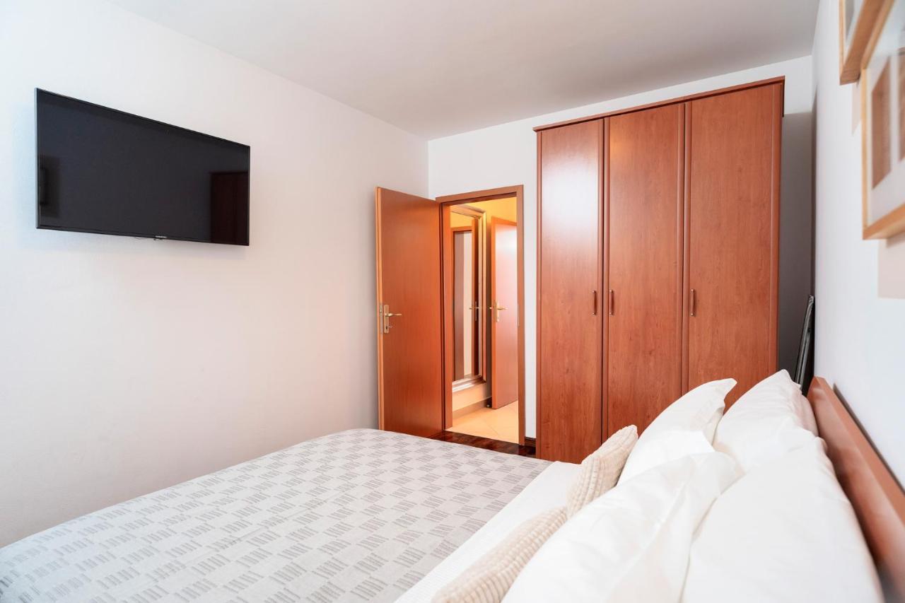 בול Hektorovic Poolside Apartments מראה חיצוני תמונה