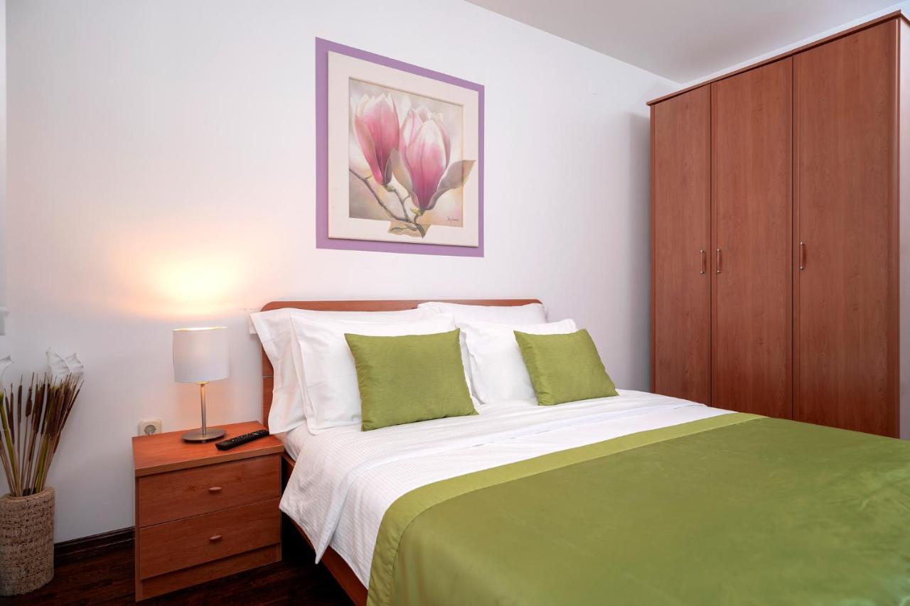 בול Hektorovic Poolside Apartments מראה חיצוני תמונה