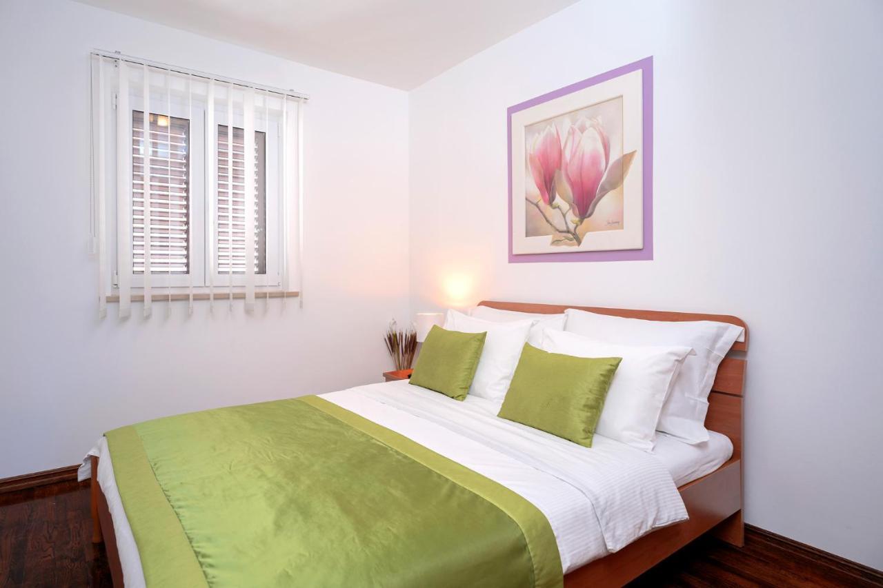 בול Hektorovic Poolside Apartments מראה חיצוני תמונה